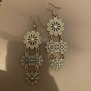 flower dangle earrings